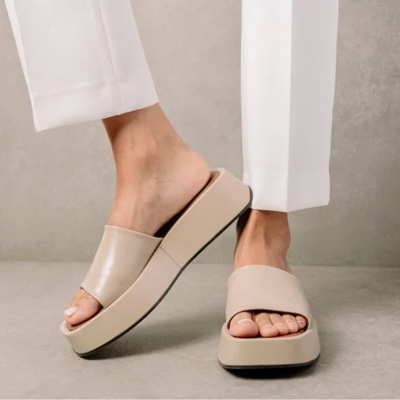 SVEGAN Janice Vegan Leather Platform Sandal in Tahini Beige  Size 40 - Picture 3 of 11